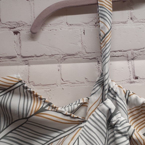 Manuhealii Leihulu print cold shoulder tie blouse - Picture 5 of 6